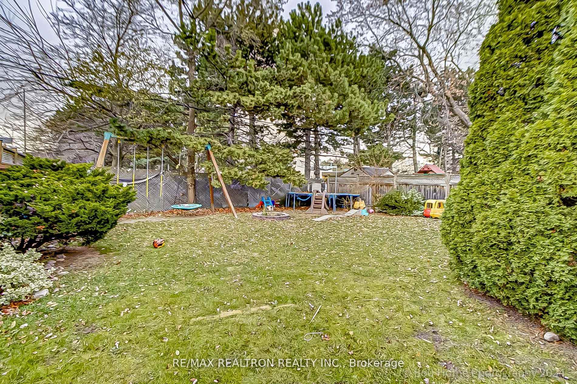 Photo 16 of 100 Baycrest Avenue, Toronto, Englemount-Lawrence — HOMEH