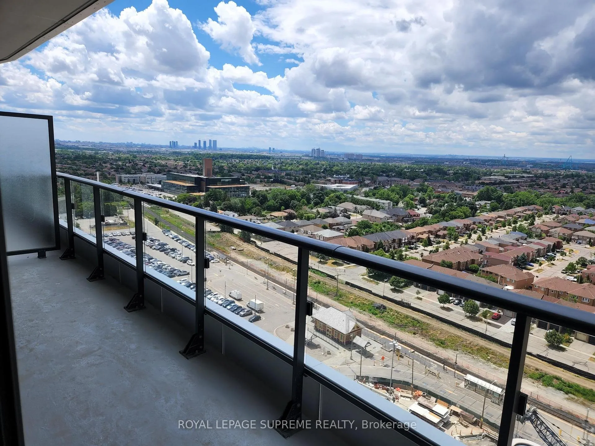 Photo 1 of Unit LPH02, 120 Eagle Rock Way, Vaughan, Rural Vaughan — HOMEH