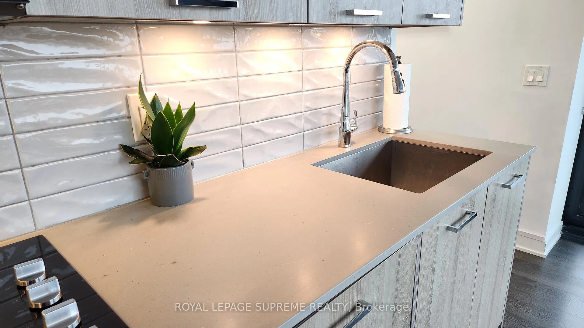 Photo 4 of Unit LPH02, 120 Eagle Rock Way, Vaughan, Rural Vaughan — HOMEH