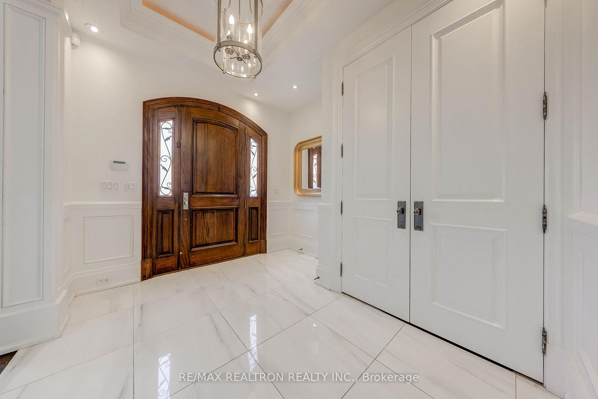 Photo 2 of 138 Joicey Boulevard, Toronto, Bedford Park-Nortown — HOMEH
