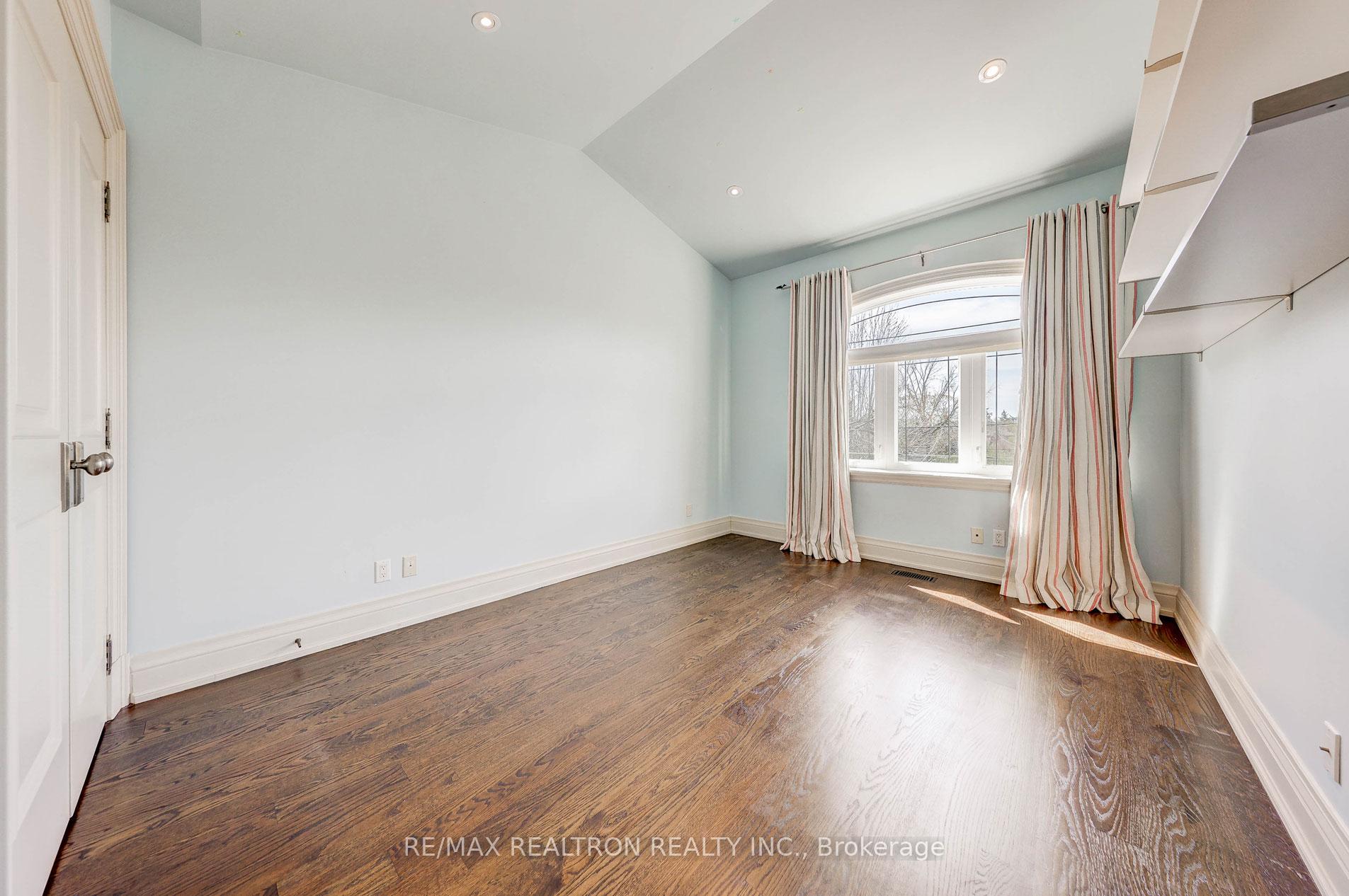 Photo 22 of 138 Joicey Boulevard, Toronto, Bedford Park-Nortown — HOMEH