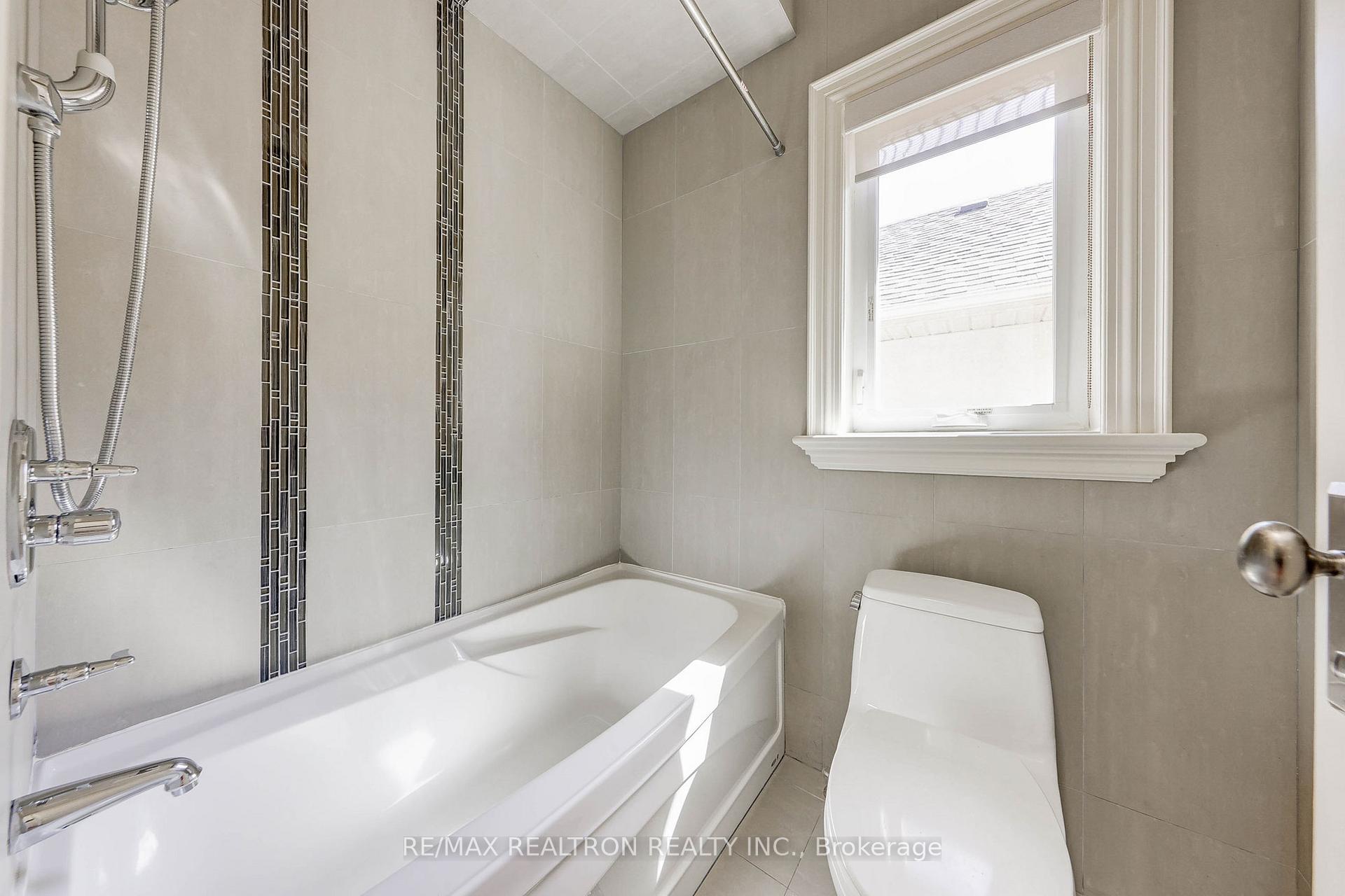 Photo 23 of 138 Joicey Boulevard, Toronto, Bedford Park-Nortown — HOMEH