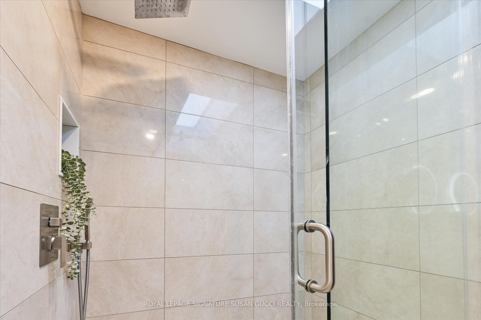 Photo 25 of 156 Linsmore Crescent, Toronto, Danforth Village-East York — HOMEH