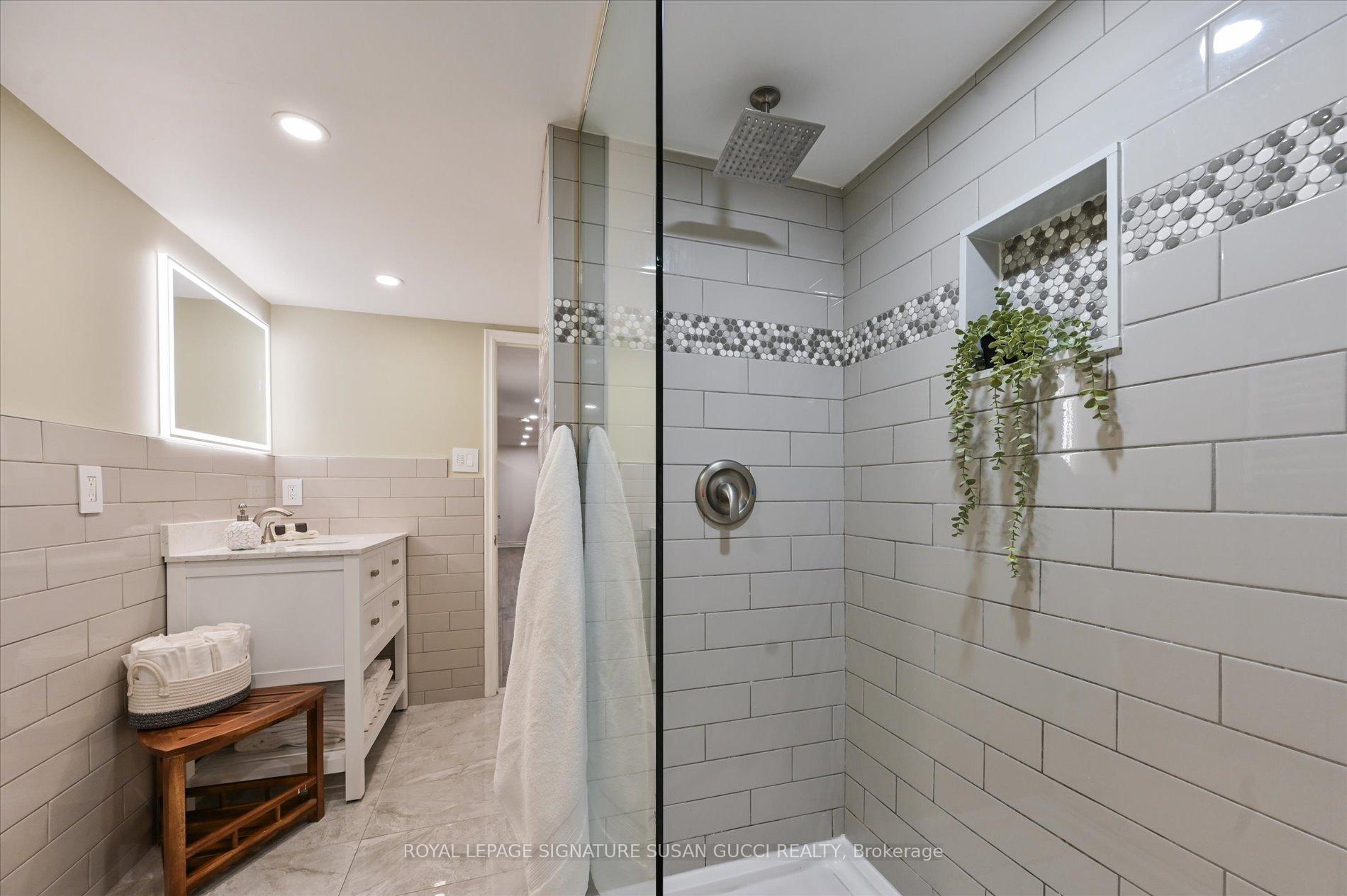 Photo 32 of 156 Linsmore Crescent, Toronto, Danforth Village-East York — HOMEH