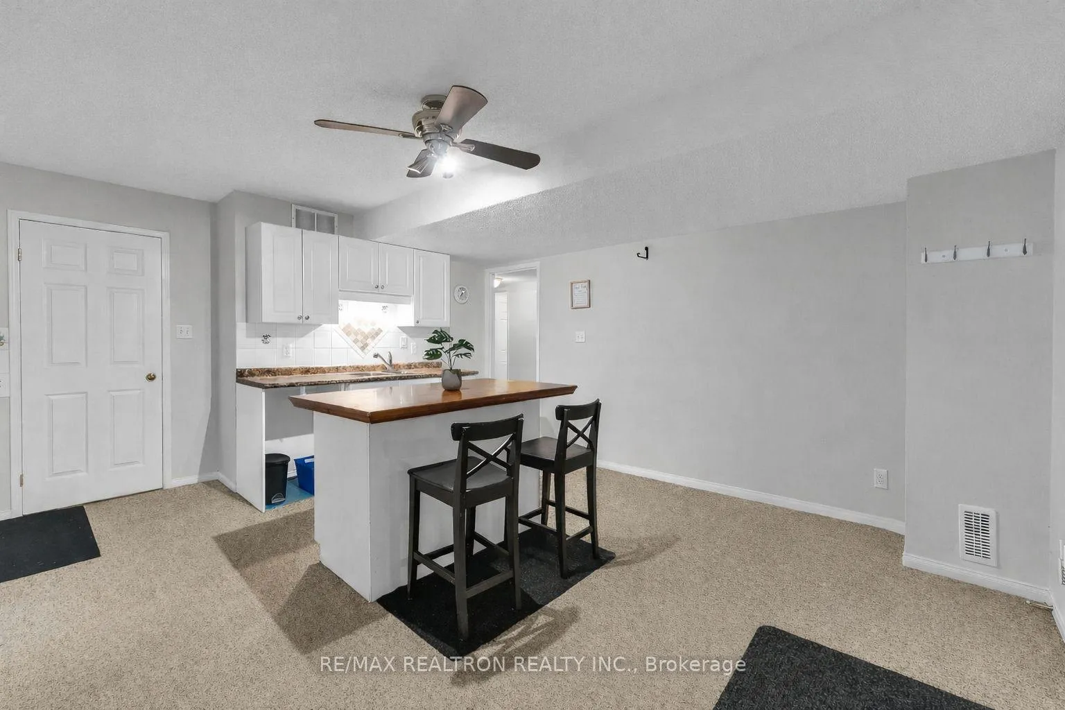 Photo 2 of 7 Margaret (Lower Level) Drive, Barrie, East Bayfield — HOMEH