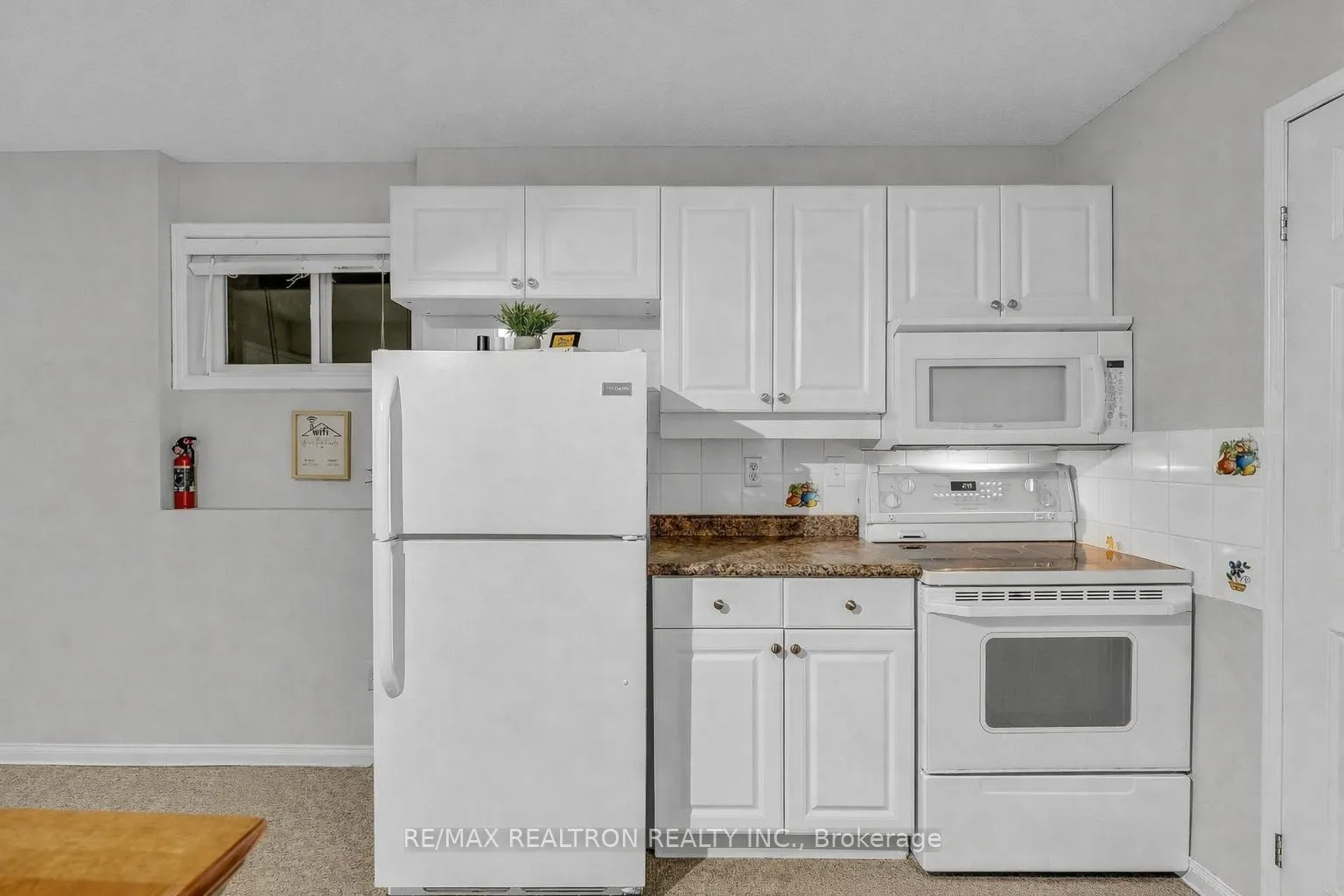 Photo 3 of 7 Margaret (Lower Level) Drive, Barrie, East Bayfield — HOMEH