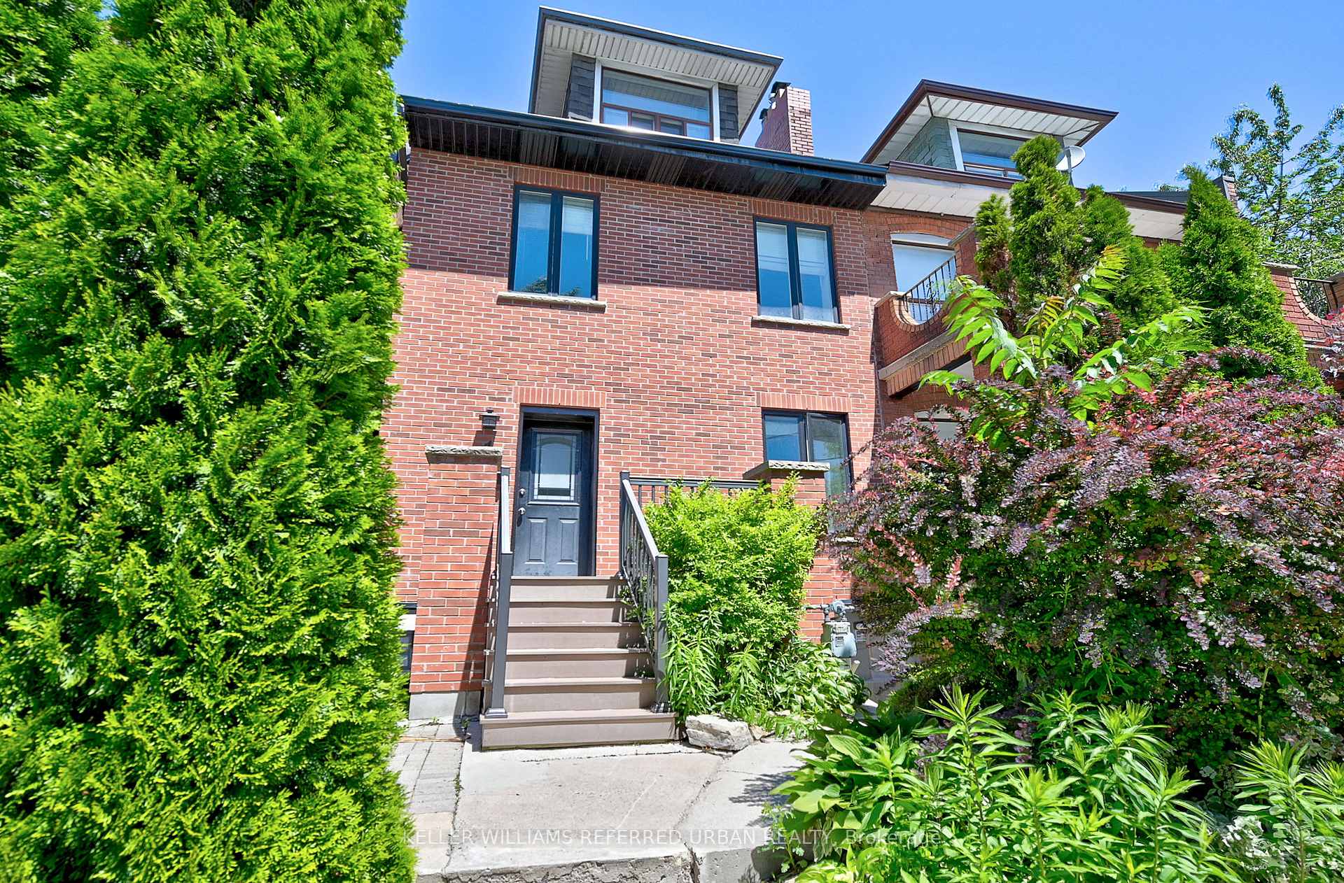 Photo 1 of 4 Stonehouse Crescent, Toronto, Little Portugal — HOMEH