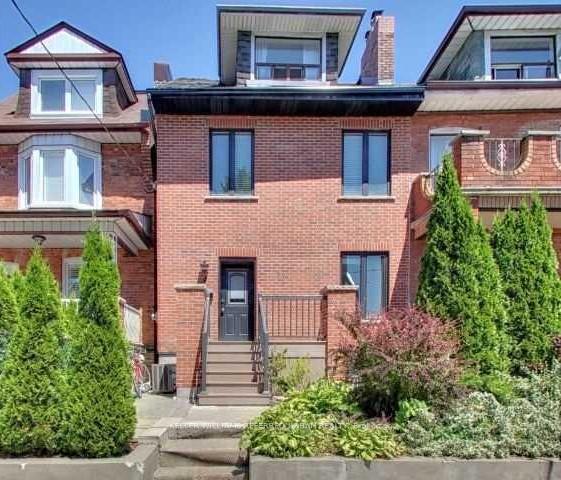 Photo 2 of 4 Stonehouse Crescent, Toronto, Little Portugal — HOMEH