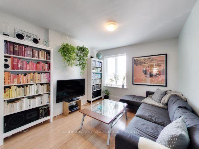 Photo 3 of 4 Stonehouse Crescent, Toronto, Little Portugal — HOMEH