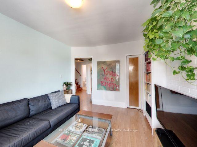 Photo 5 of 4 Stonehouse Crescent, Toronto, Little Portugal — HOMEH