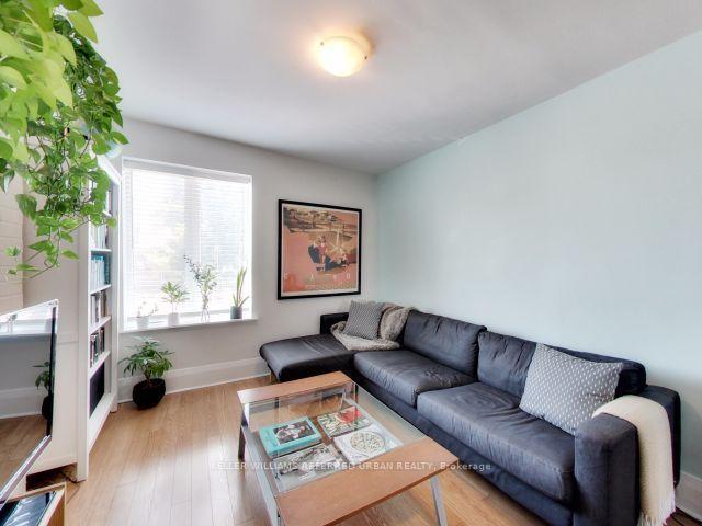 Photo 6 of 4 Stonehouse Crescent, Toronto, Little Portugal — HOMEH