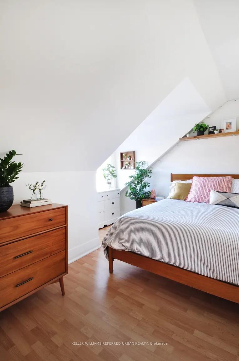 Photo 9 of 4 Stonehouse Crescent, Toronto, Little Portugal — HOMEH