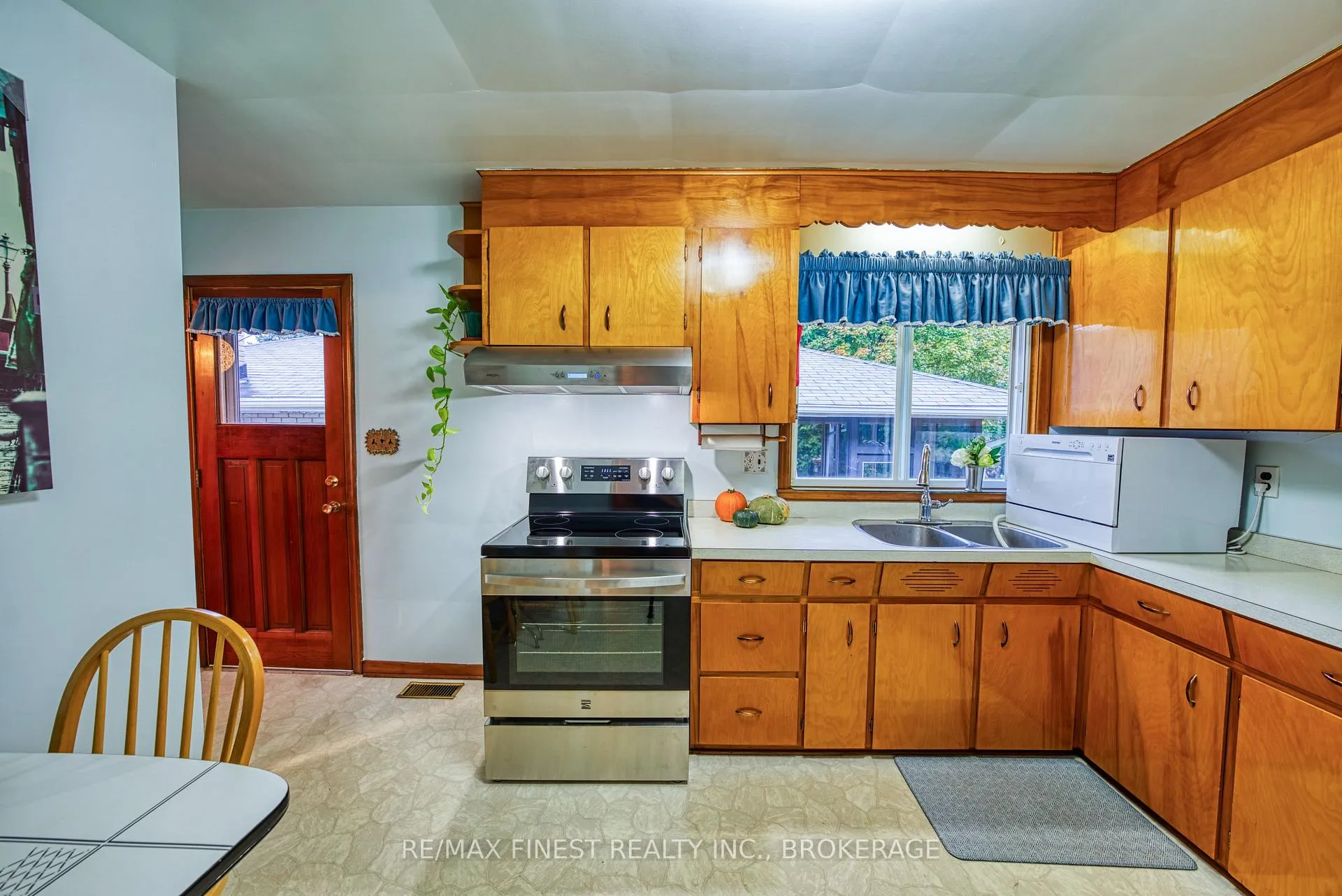 Photo 14 of 31 Florence Street, Kingston, West of Sir John A. Blvd — HOMEH