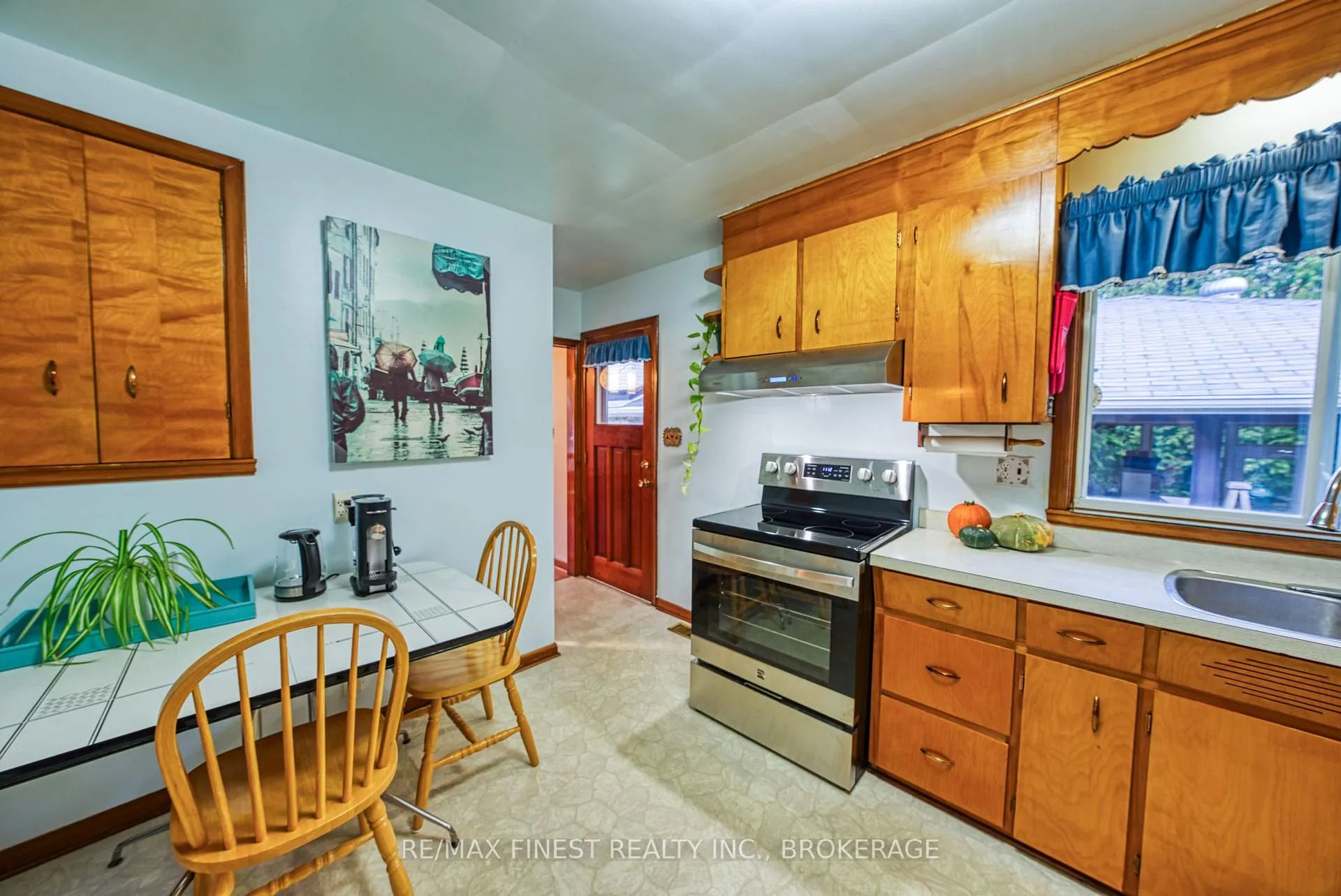 Photo 16 of 31 Florence Street, Kingston, West of Sir John A. Blvd — HOMEH