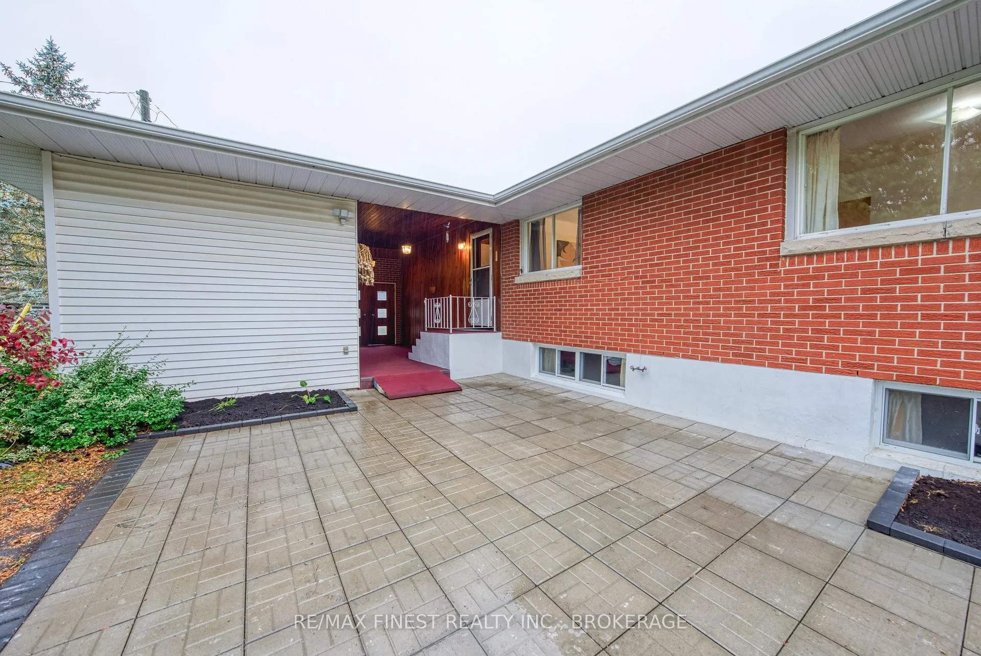 Photo 32 of 31 Florence Street, Kingston, West of Sir John A. Blvd — HOMEH