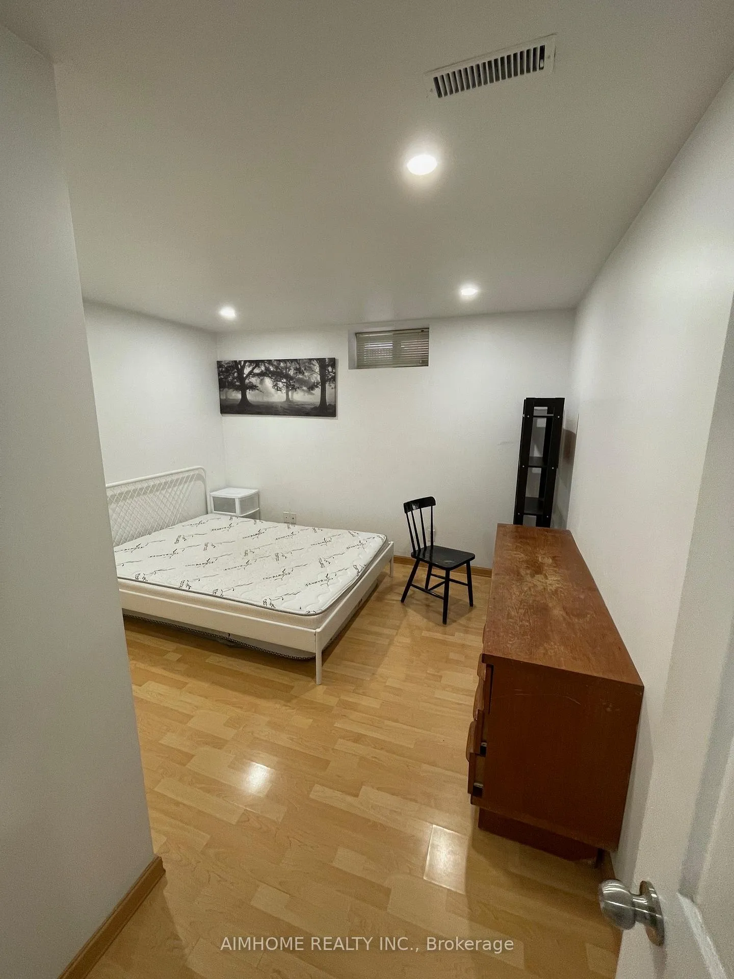 Photo 4 of Unit Basement, 26 Eunice Road, North York, Bayview Village — HOMEH