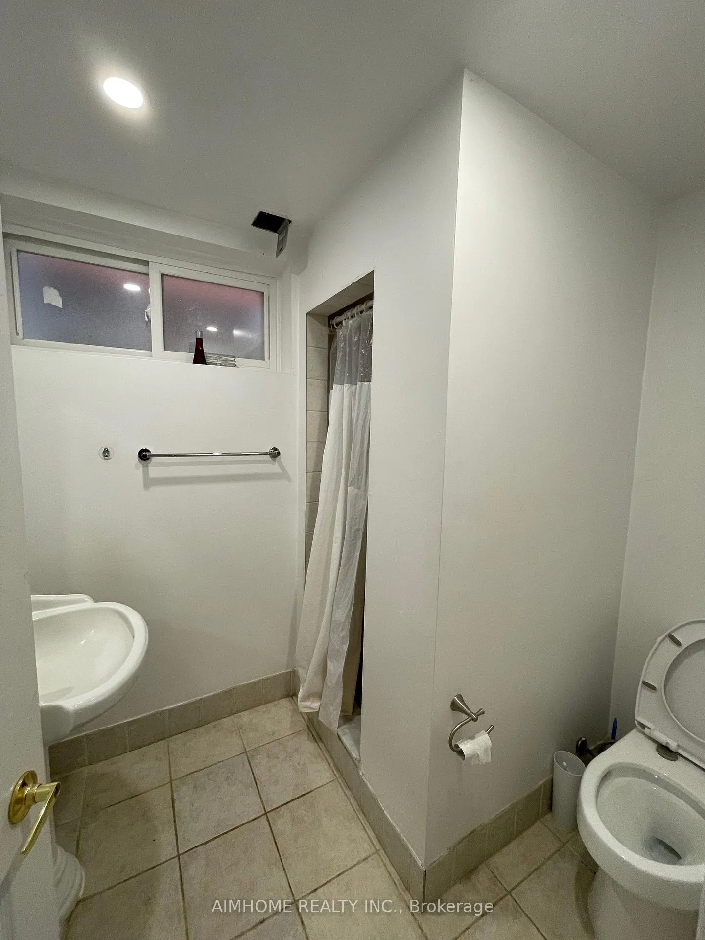Photo 7 of Unit Basement, 26 Eunice Road, North York, Bayview Village — HOMEH