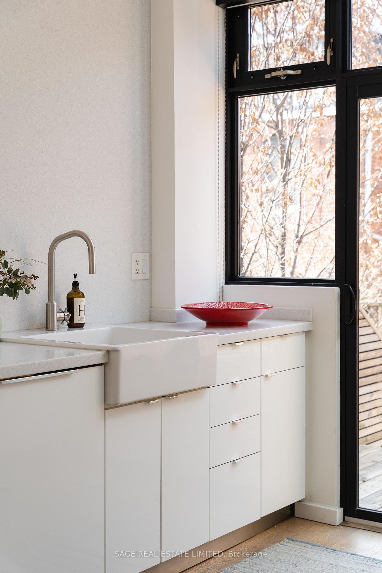 Photo 10 of 36 Bellwoods Avenue, Toronto, Trinity-Bellwoods — HOMEH