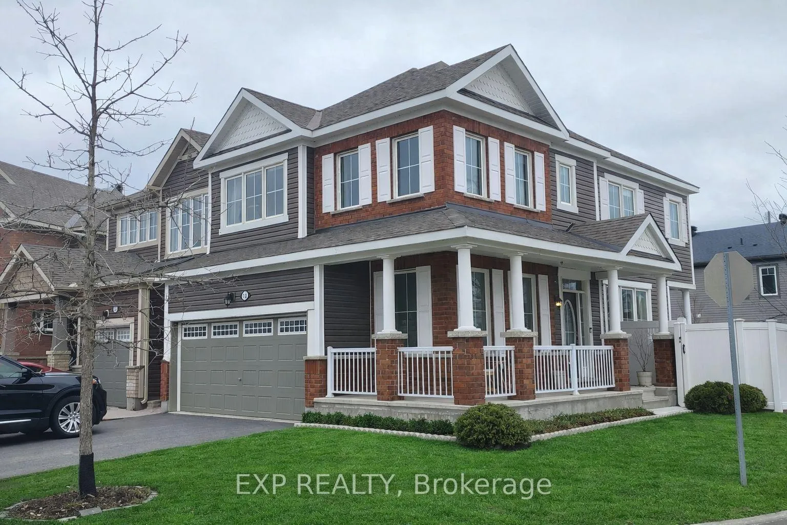 Front of 10 Sweetbay Circle