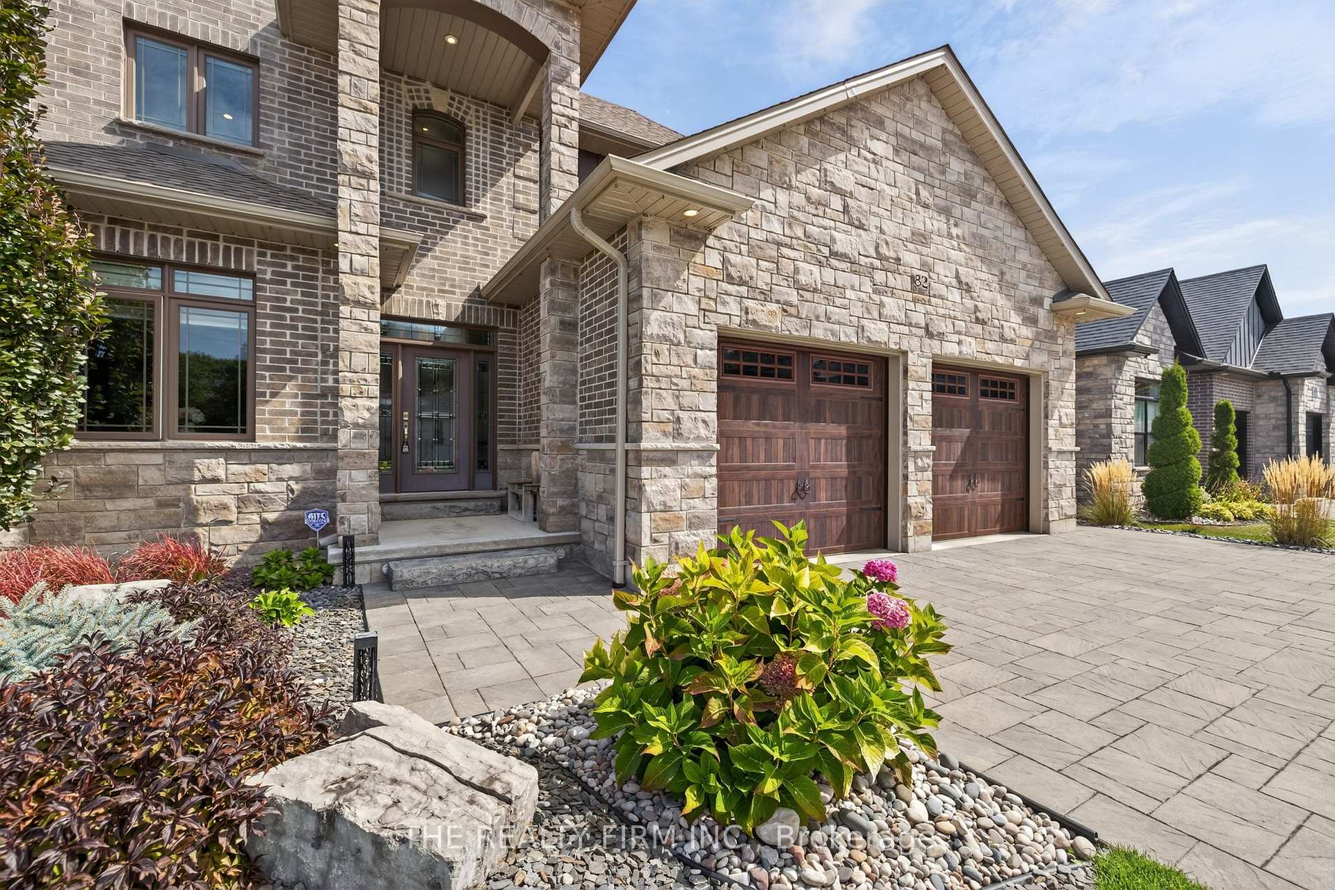 Photo 2 of 82 Ashby Crescent, Strathroy-Caradoc, SW — HOMEH