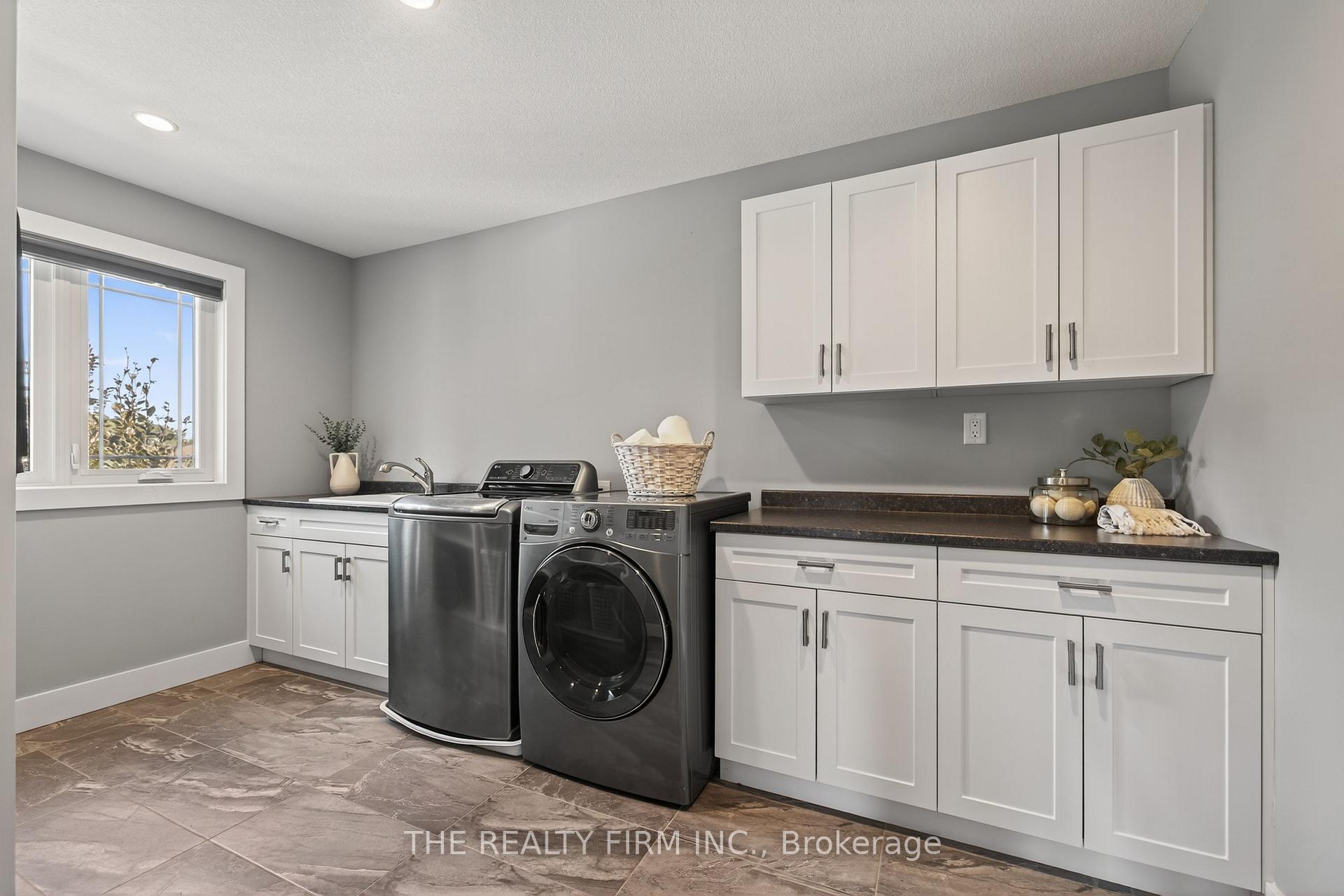 Photo 28 of 82 Ashby Crescent, Strathroy-Caradoc, SW — HOMEH