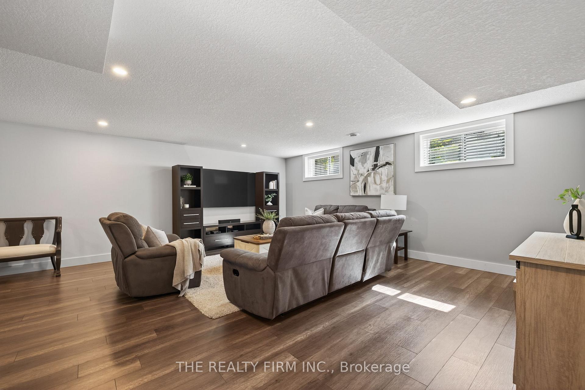 Photo 30 of 82 Ashby Crescent, Strathroy-Caradoc, SW — HOMEH