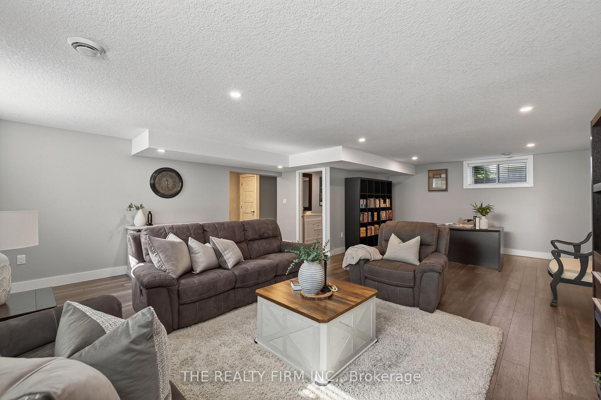 Photo 31 of 82 Ashby Crescent, Strathroy-Caradoc, SW — HOMEH