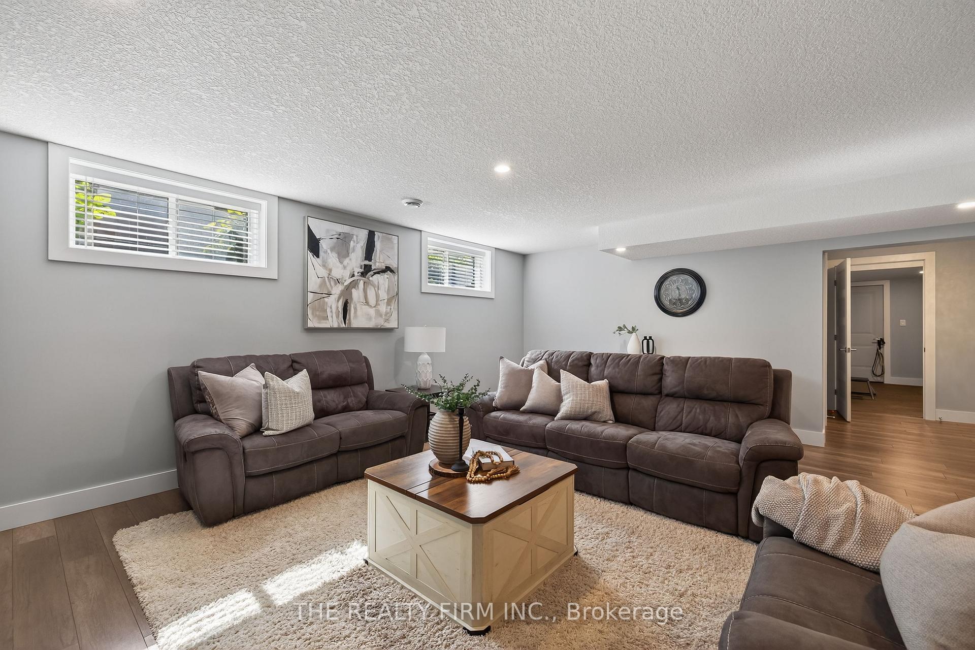Photo 32 of 82 Ashby Crescent, Strathroy-Caradoc, SW — HOMEH