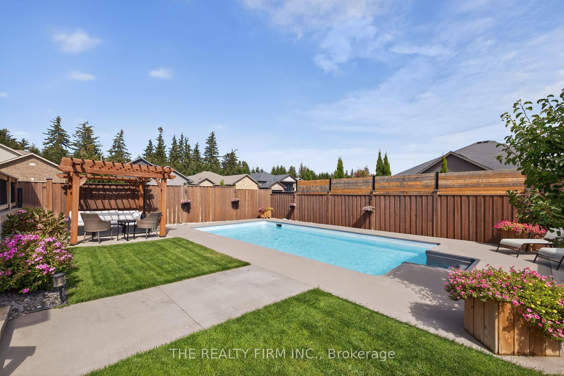 Photo 39 of 82 Ashby Crescent, Strathroy-Caradoc, SW — HOMEH