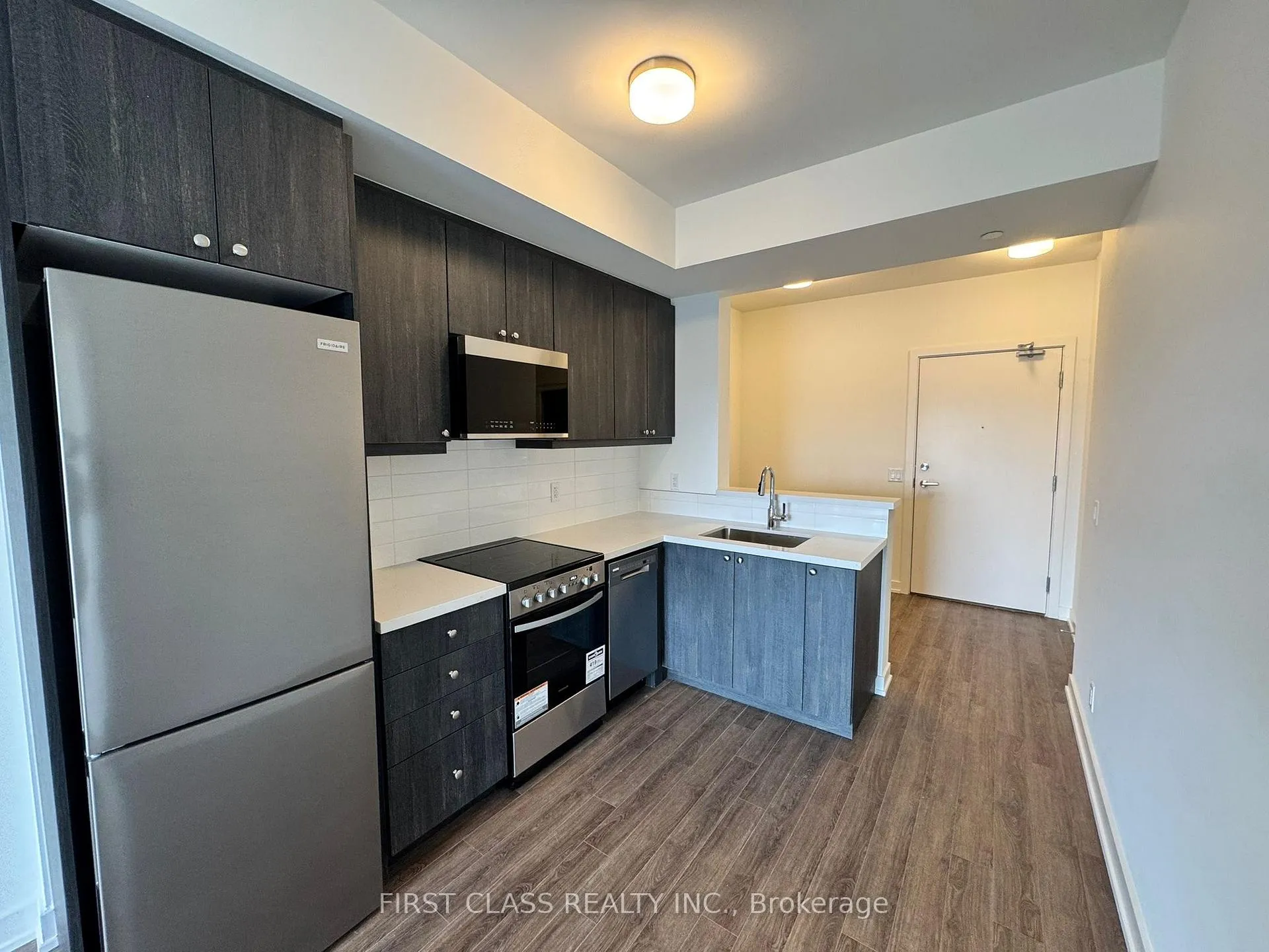 Photo 3 of 51 Clarington Boulevard, Clarington, Bowmanville — HOMEH