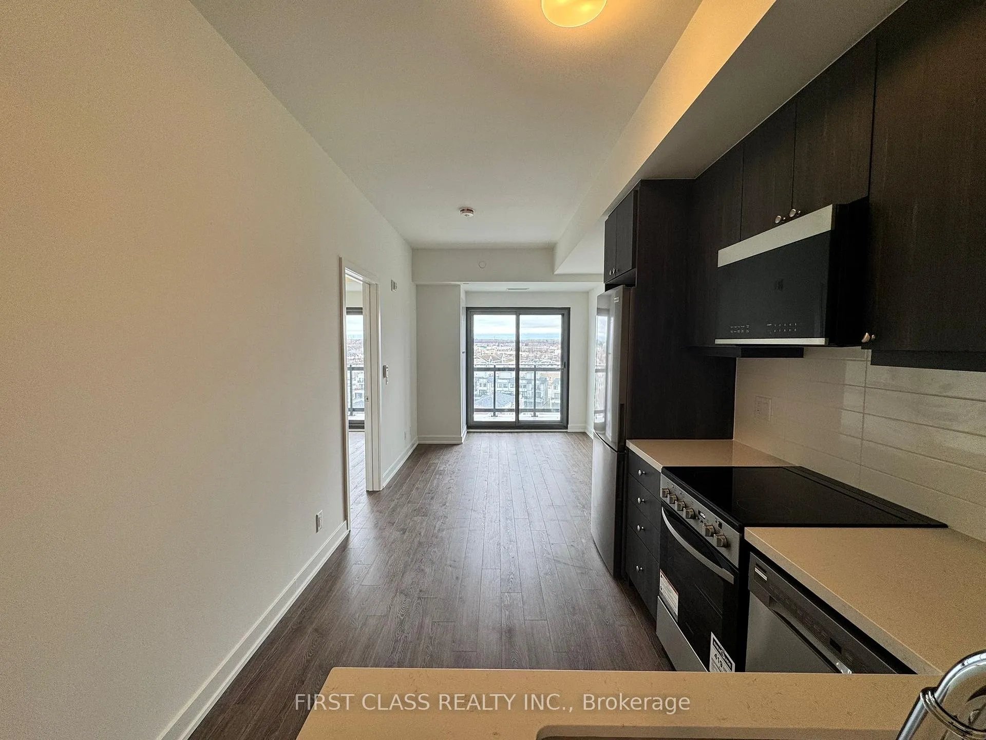Photo 4 of 51 Clarington Boulevard, Clarington, Bowmanville — HOMEH