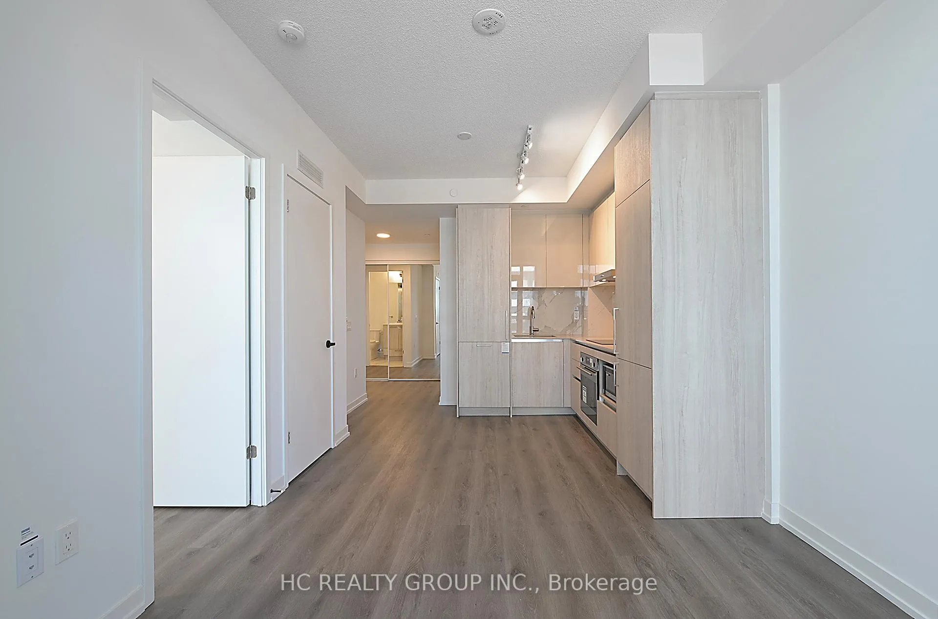 Photo 6 of Unit 801, 225 Commerce Street, Vaughan, Vaughan Corporate Centre — HOMEH
