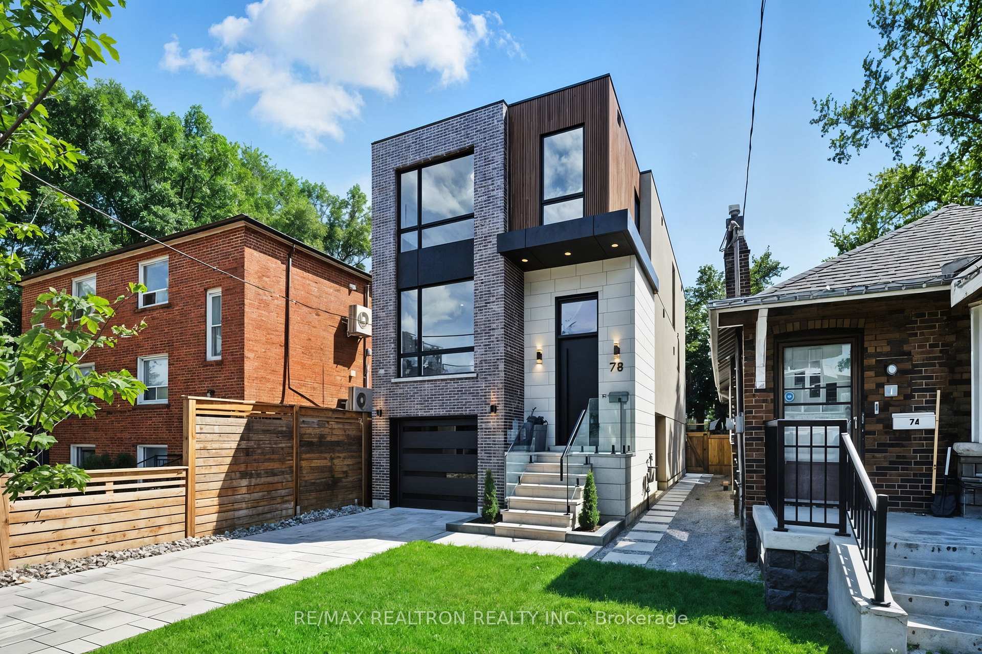 Photo 2 of 7B Bracebridge Avenue, Toronto, Woodbine-Lumsden — HOMEH