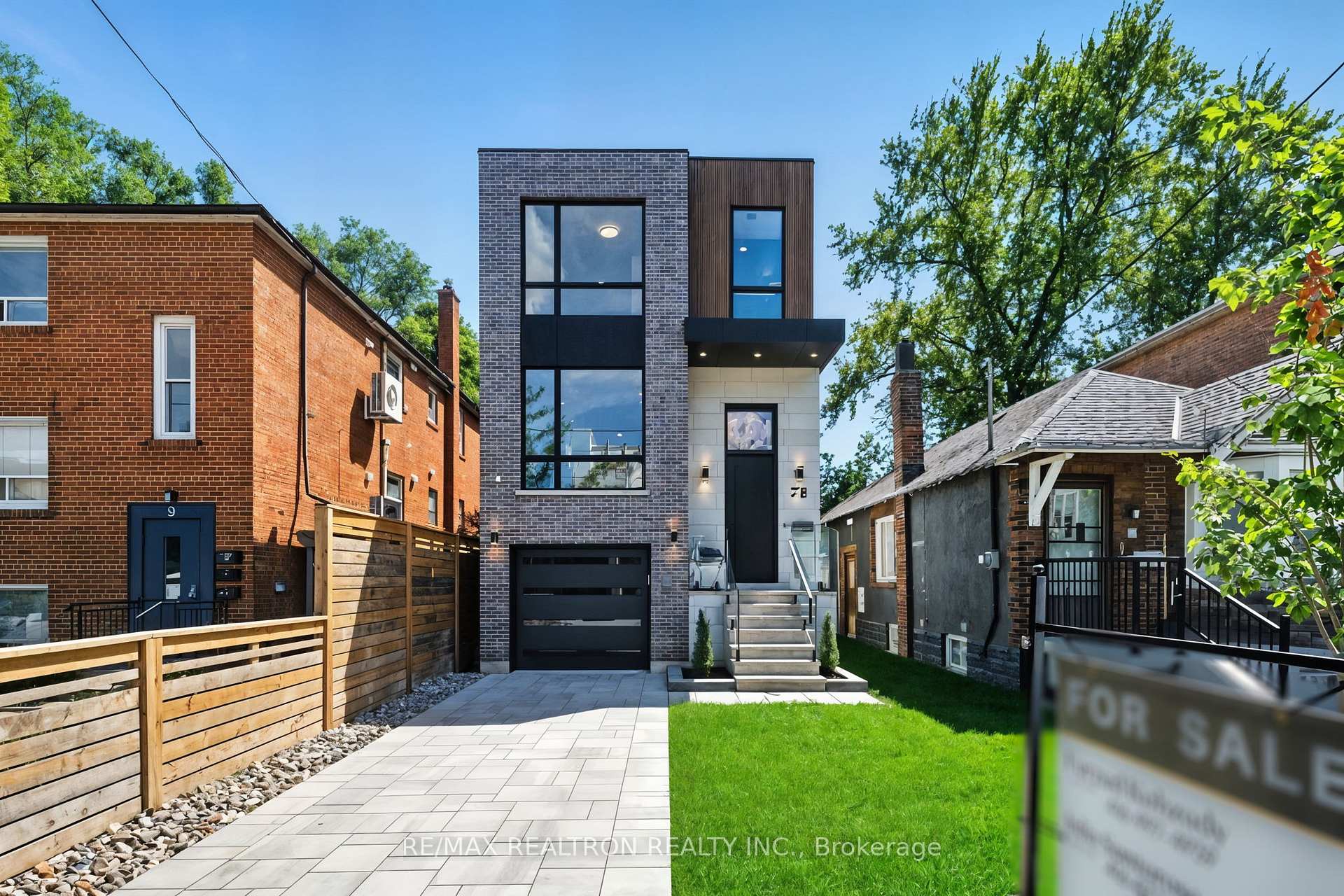 Photo 3 of 7B Bracebridge Avenue, Toronto, Woodbine-Lumsden — HOMEH
