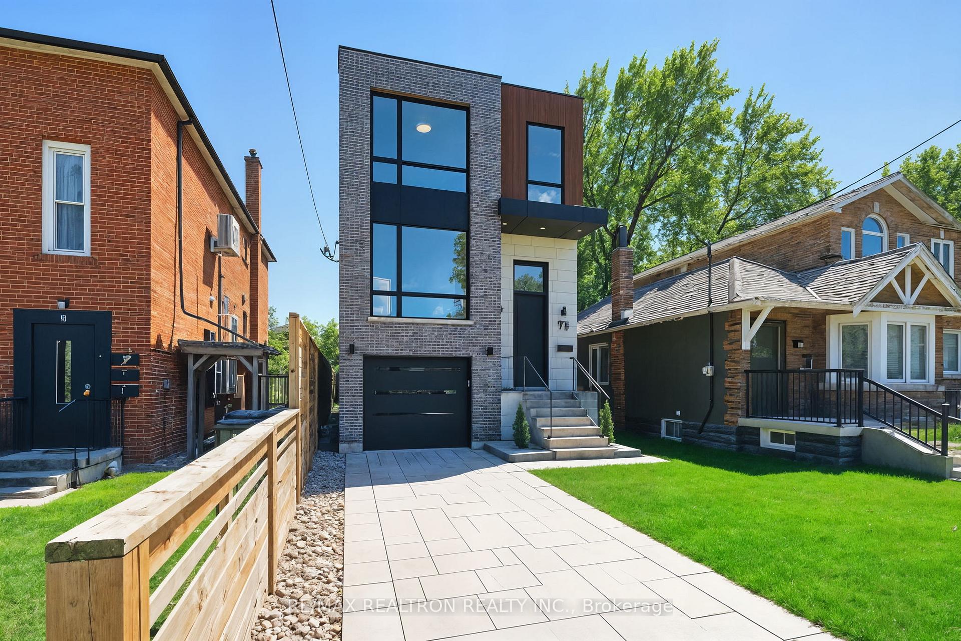 Photo 4 of 7B Bracebridge Avenue, Toronto, Woodbine-Lumsden — HOMEH