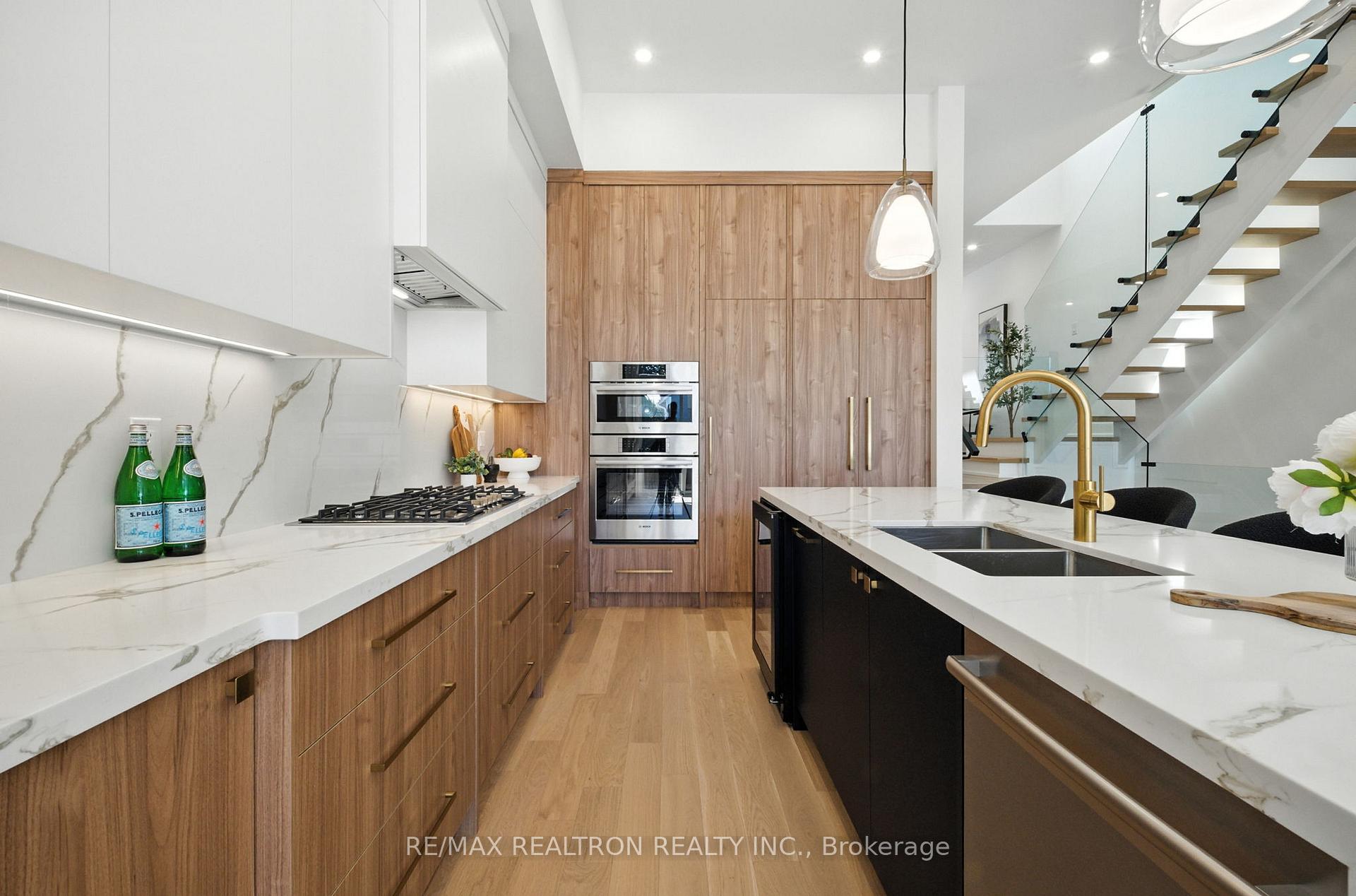 Photo 12 of 7B Bracebridge Avenue, Toronto, Woodbine-Lumsden — HOMEH