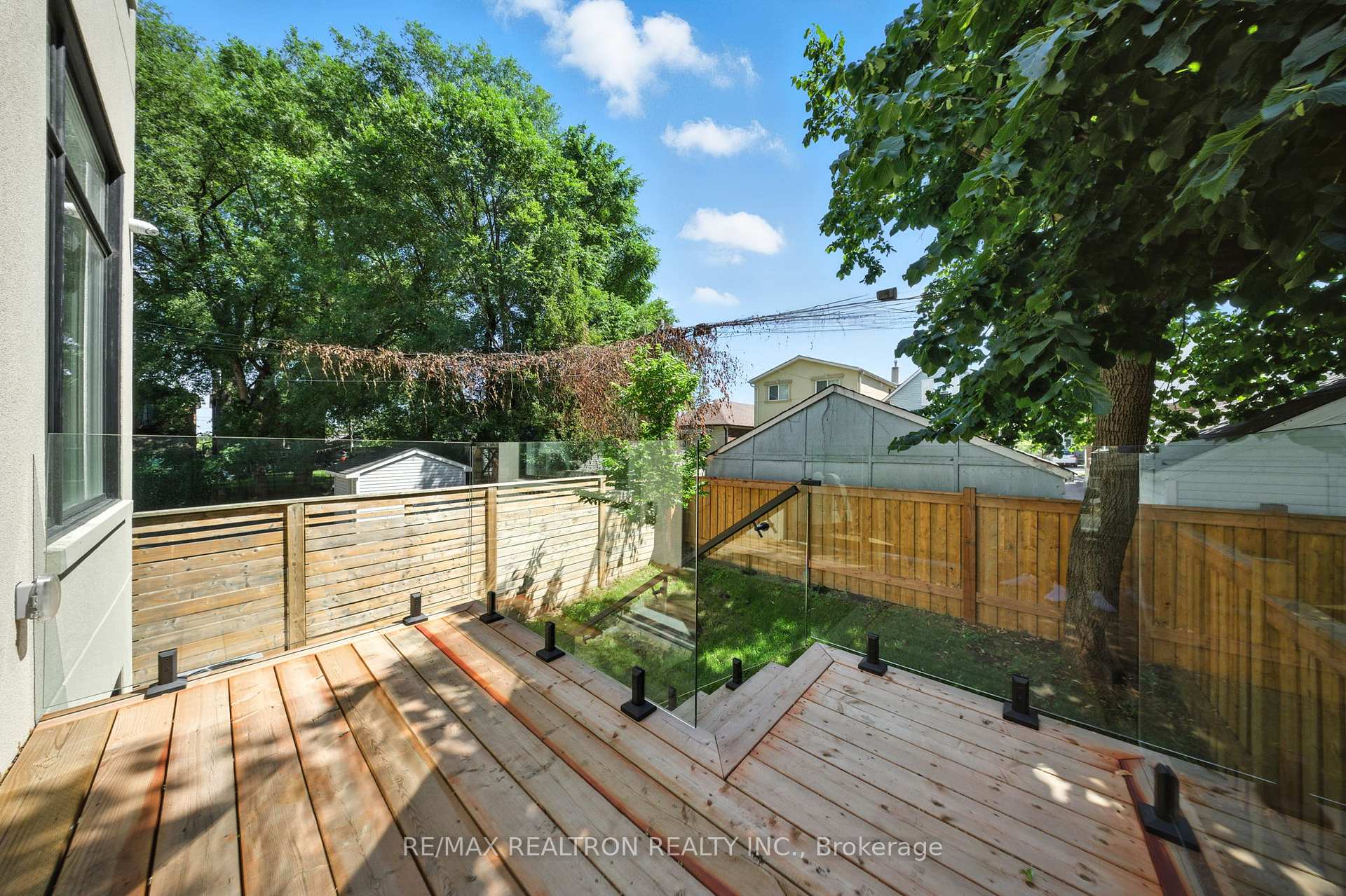 Photo 23 of 7B Bracebridge Avenue, Toronto, Woodbine-Lumsden — HOMEH