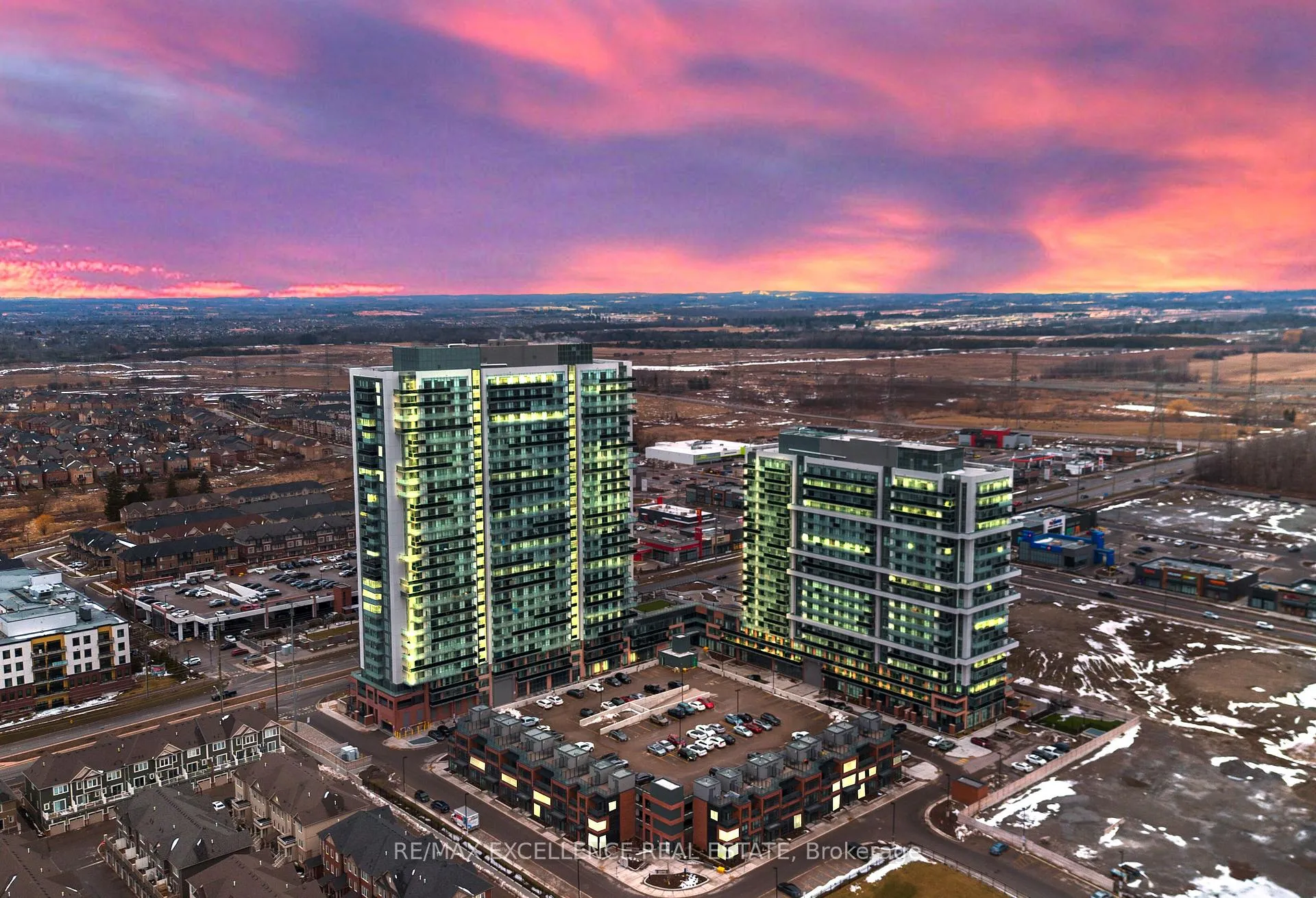 Front of Unit 202, 2545 Simcoe Street N