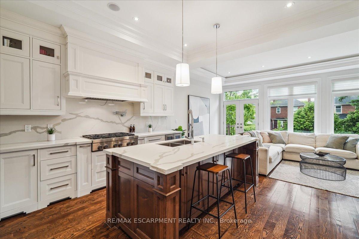 Photo 8 of 34 Joicey Boulevard, Toronto, Bedford Park-Nortown — HOMEH
