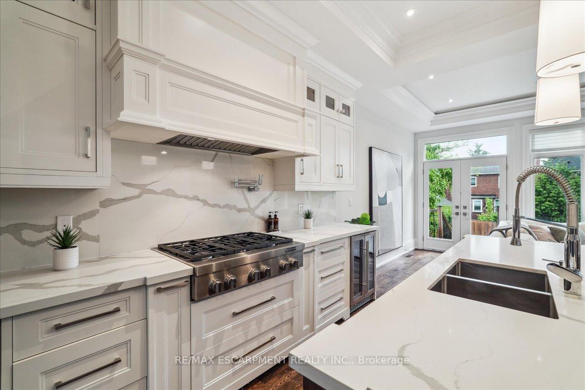 Photo 9 of 34 Joicey Boulevard, Toronto, Bedford Park-Nortown — HOMEH