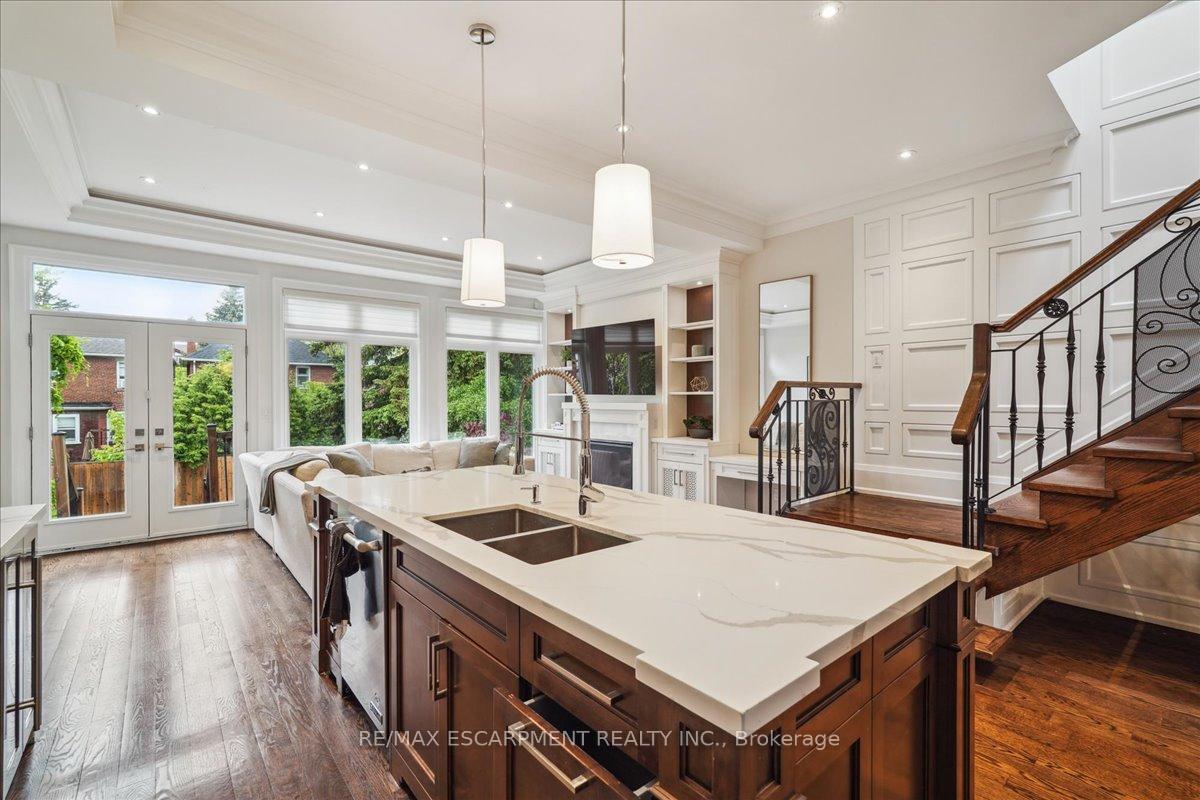 Photo 10 of 34 Joicey Boulevard, Toronto, Bedford Park-Nortown — HOMEH