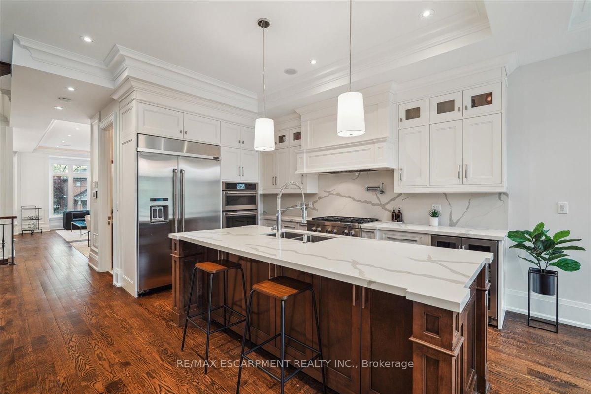 Photo 11 of 34 Joicey Boulevard, Toronto, Bedford Park-Nortown — HOMEH