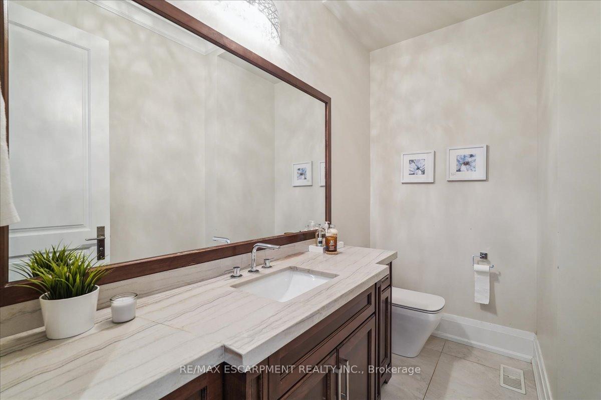 Photo 17 of 34 Joicey Boulevard, Toronto, Bedford Park-Nortown — HOMEH