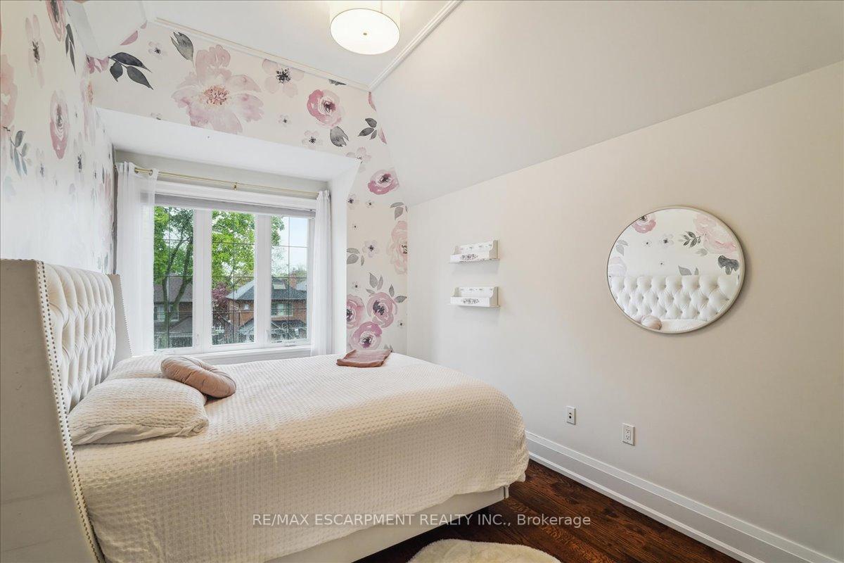Photo 25 of 34 Joicey Boulevard, Toronto, Bedford Park-Nortown — HOMEH