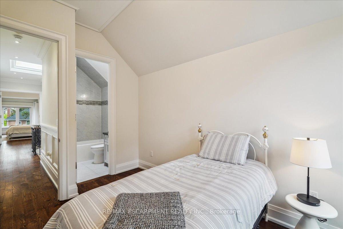 Photo 27 of 34 Joicey Boulevard, Toronto, Bedford Park-Nortown — HOMEH