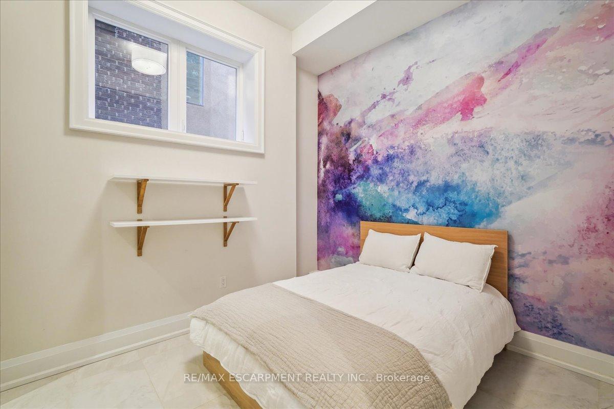 Photo 33 of 34 Joicey Boulevard, Toronto, Bedford Park-Nortown — HOMEH