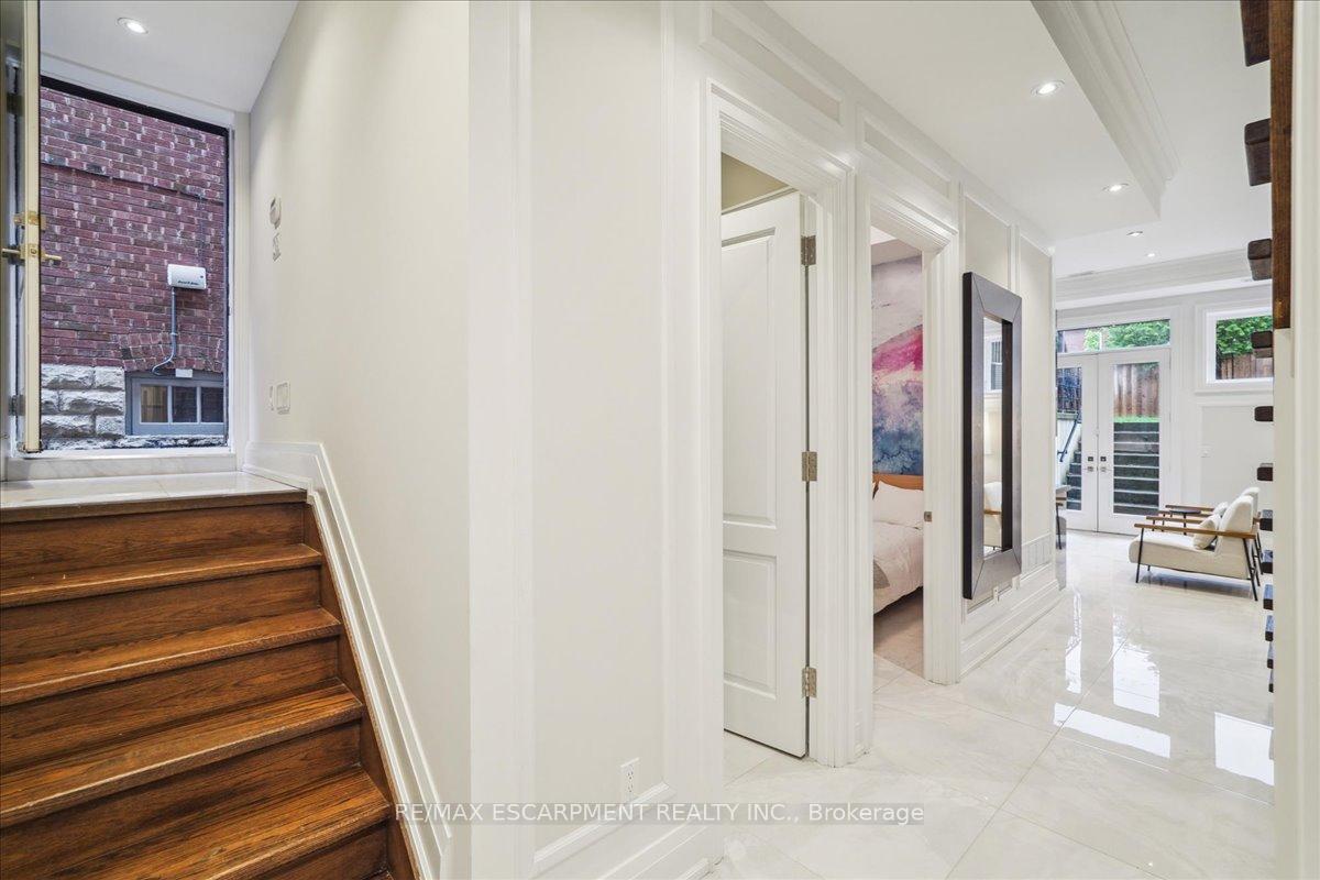 Photo 34 of 34 Joicey Boulevard, Toronto, Bedford Park-Nortown — HOMEH