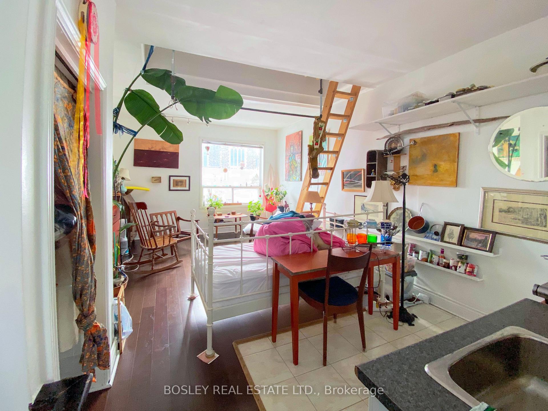 Photo 1 of 44 Henderson Avenue W, Toronto, Trinity-Bellwoods — HOMEH