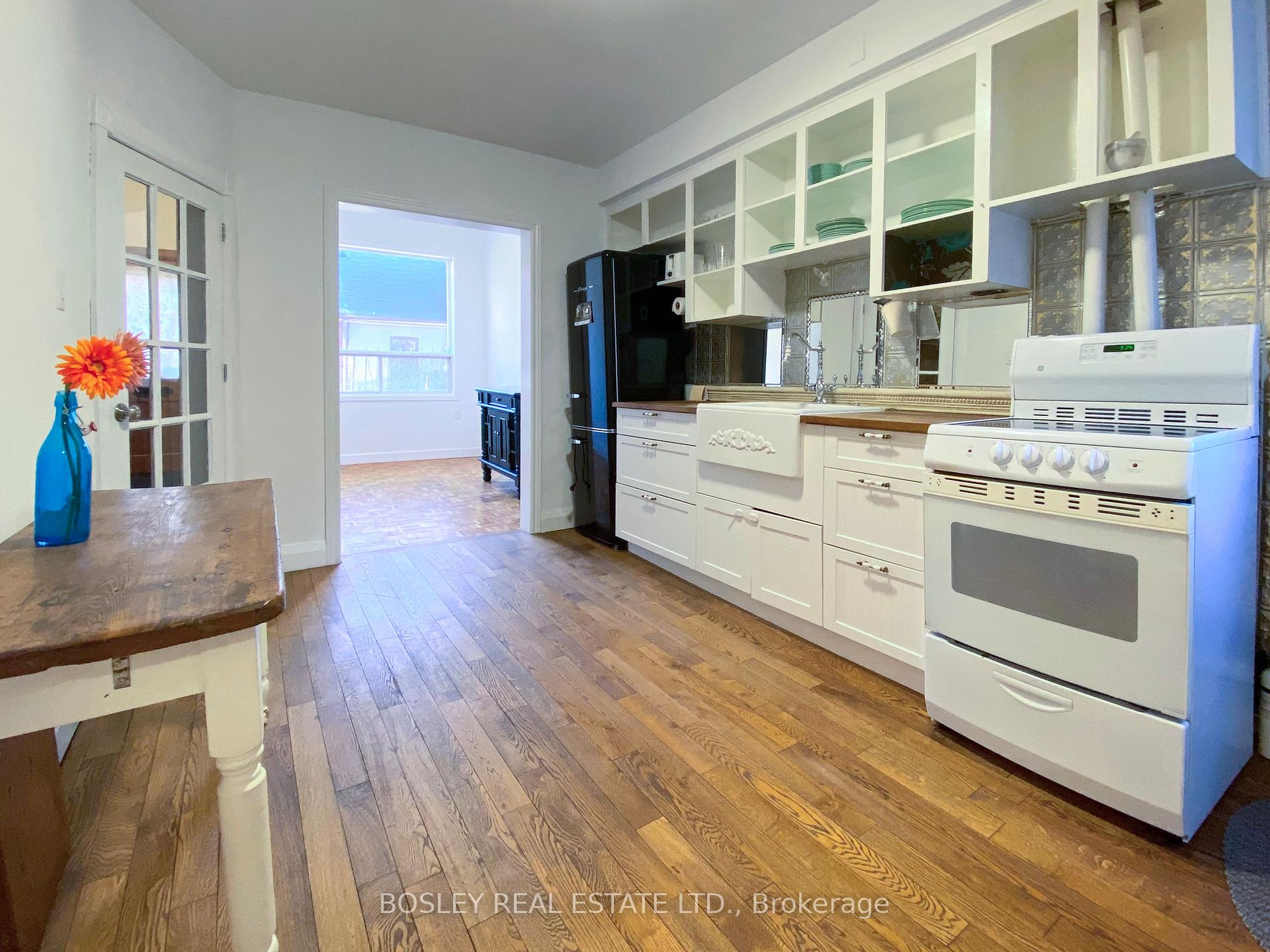 Photo 2 of 44 Henderson Avenue W, Toronto, Trinity-Bellwoods — HOMEH