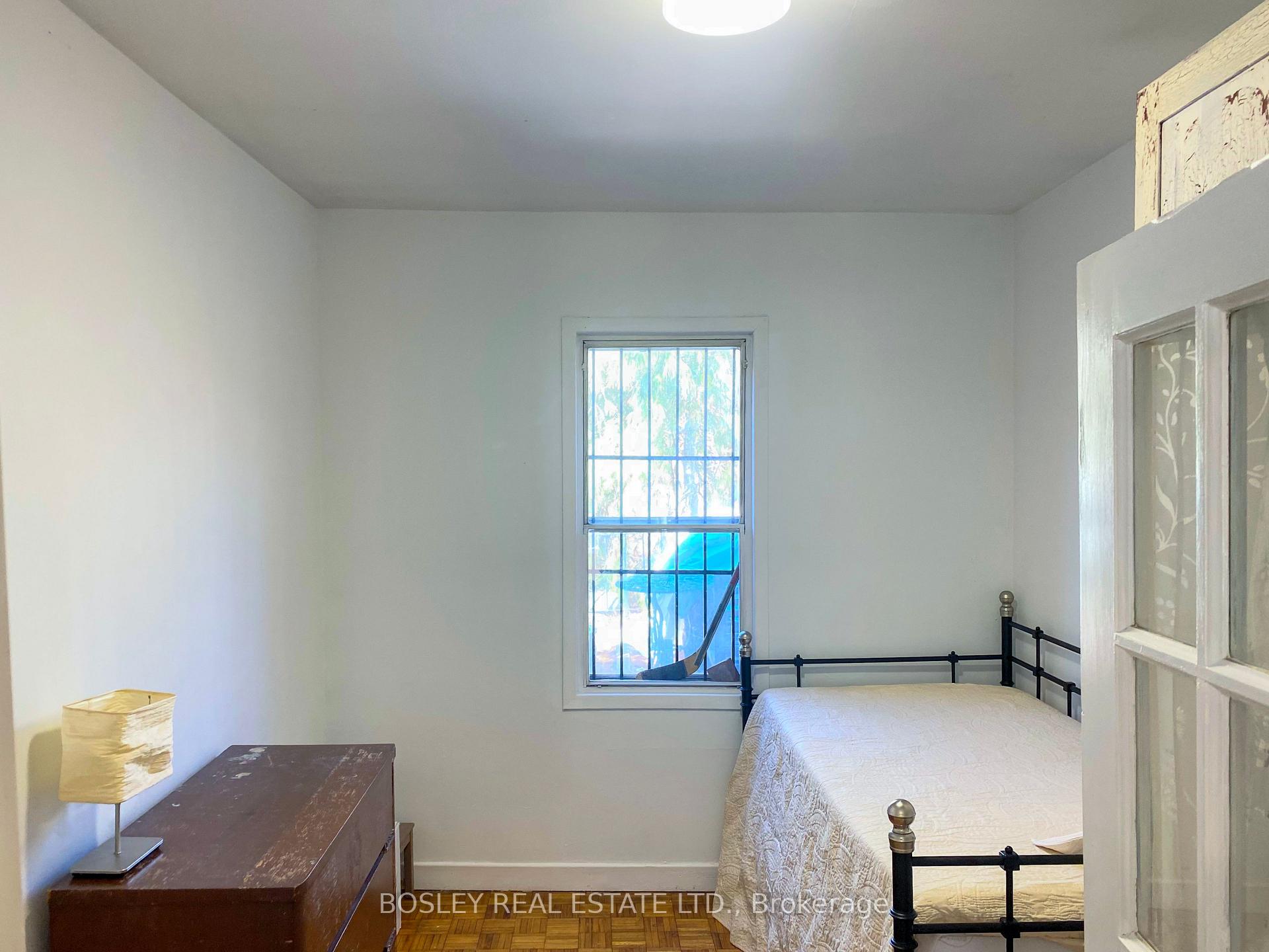 Photo 5 of 44 Henderson Avenue W, Toronto, Trinity-Bellwoods — HOMEH